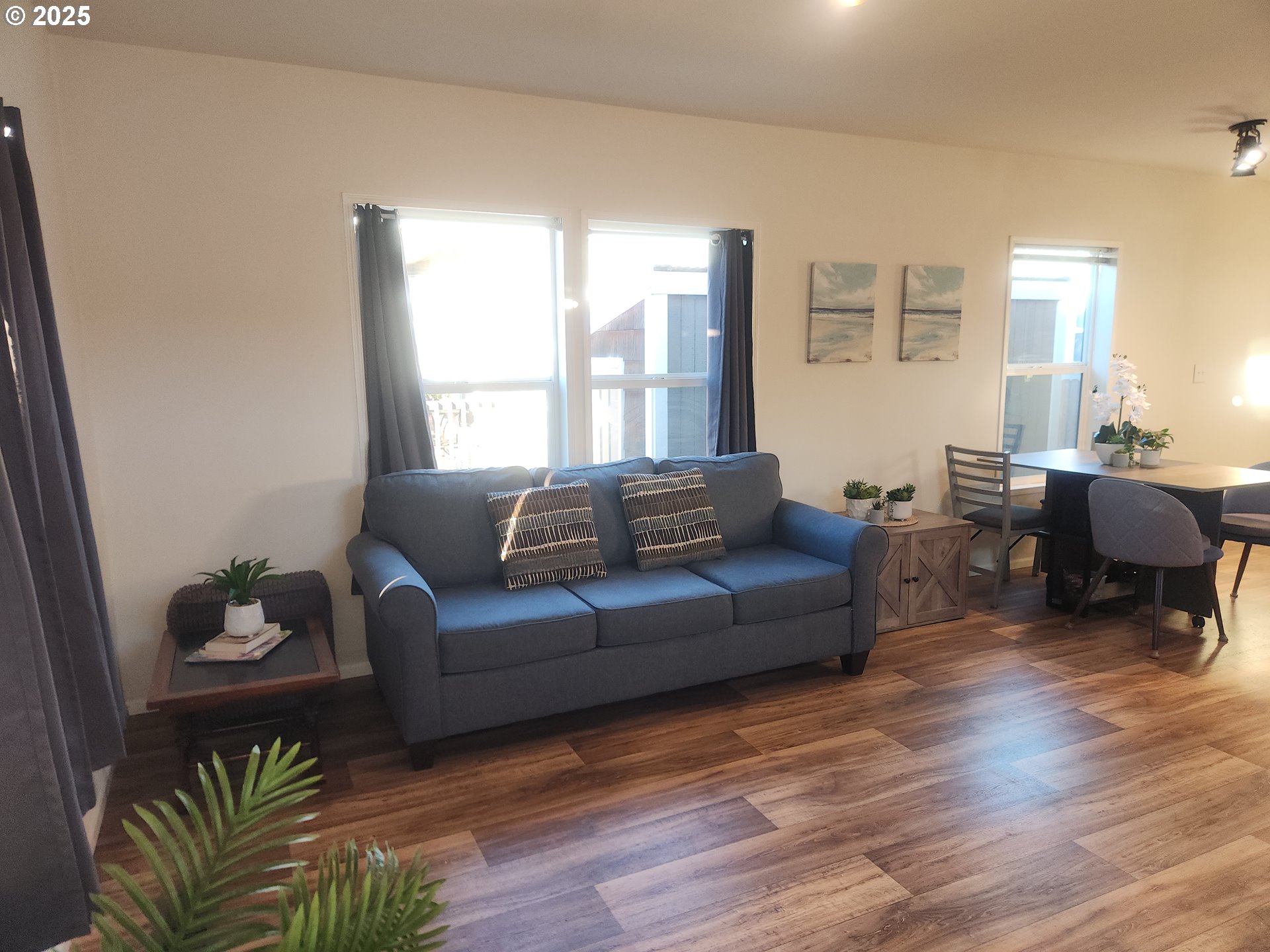 515 Southeast Sheridan Road, Unit 6 Sheridan, OR 97378 - Photo 4 of 30 a living room with furniture and a large window