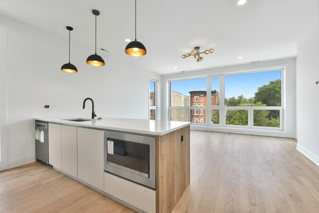 $399,000 | 2147 West Adams Street, Unit 2S, Chicago, IL 60612