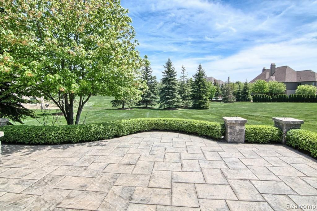 2695 Shorebrook Court Rochester, MI 48306 - Photo 30 of 31 Patio.jpg