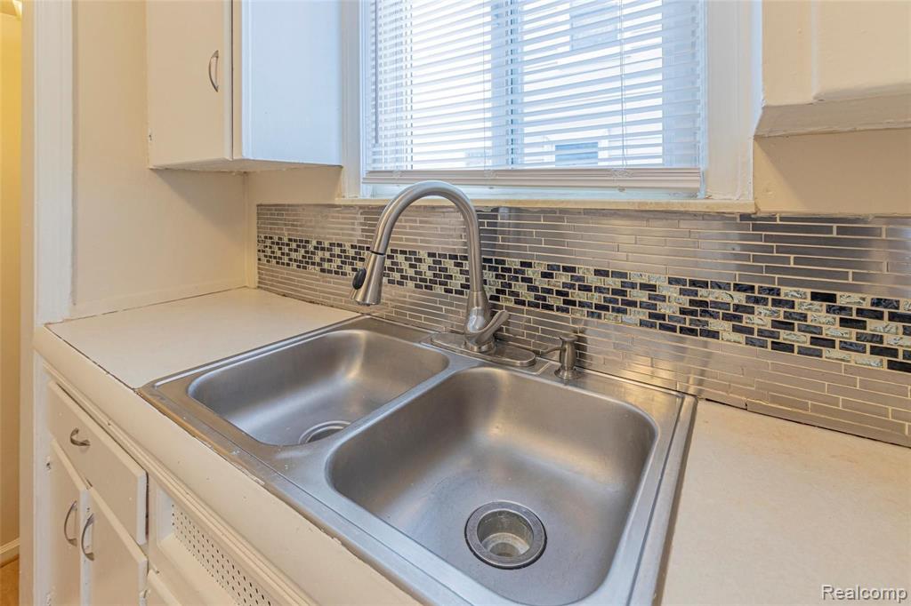 23737 Normandy Avenue Eastpointe, MI 48021 - Photo 13 of 18