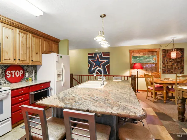 $775,000 | 605 West Mountain Road, Cascade, ID 83611