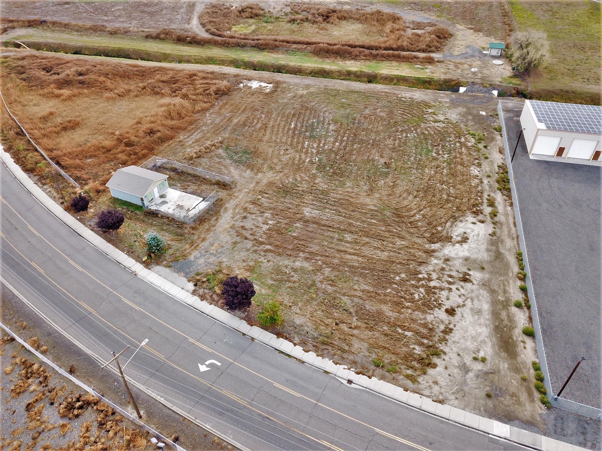 404-406 Stover Road Grandview, WA 98930 - Photo 2 of 6