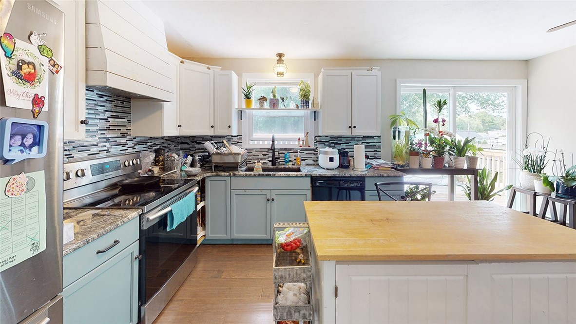 5 Deborah Avenue Coventry, RI 02816 - Photo 6 of 28