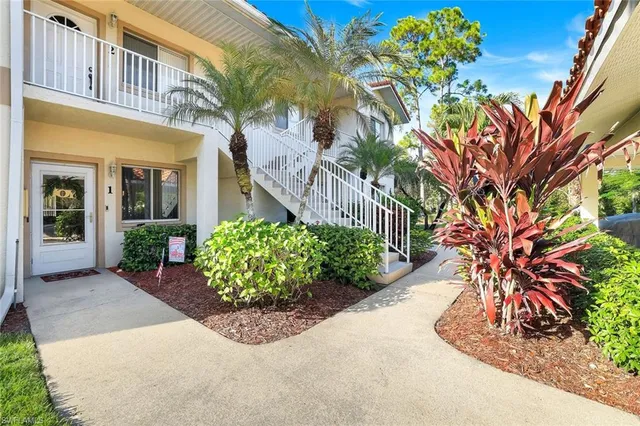 $270,000 | 610 Luisa Court, Unit 8021, Naples, FL 34104