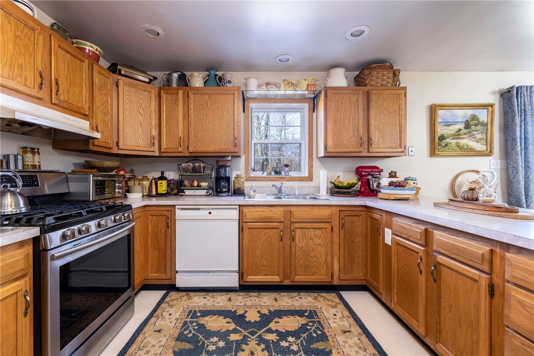 4595 Old Post Road Charlestown, RI 02813 - Photo 3 of 46