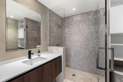 $1,165,000 | 68 Southeast 6th Street, Unit 2612, Miami, FL 33131