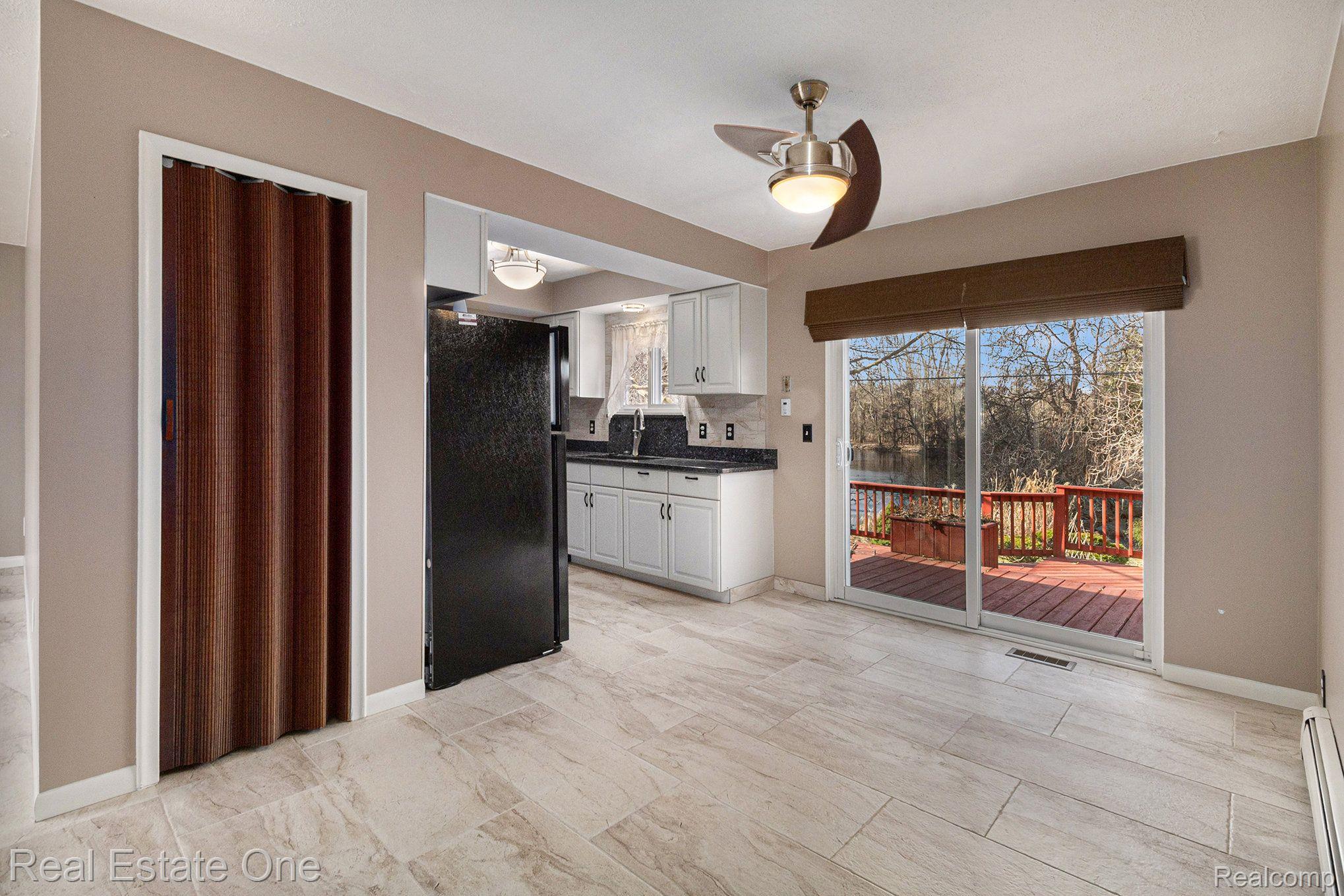 4353 Edmore Road Waterford, MI 48329 - Photo 7 of 30 Gallery Image 7