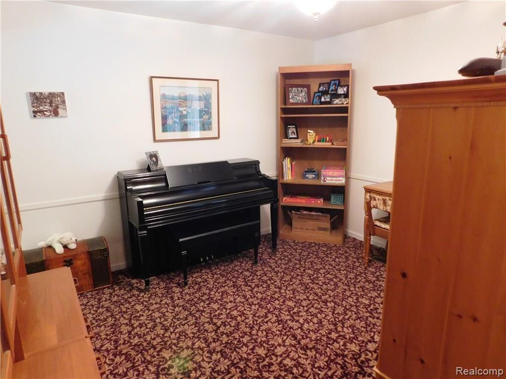 608 Lake Forest Road Rochester Hills, MI 48309 - Photo 12 of 19