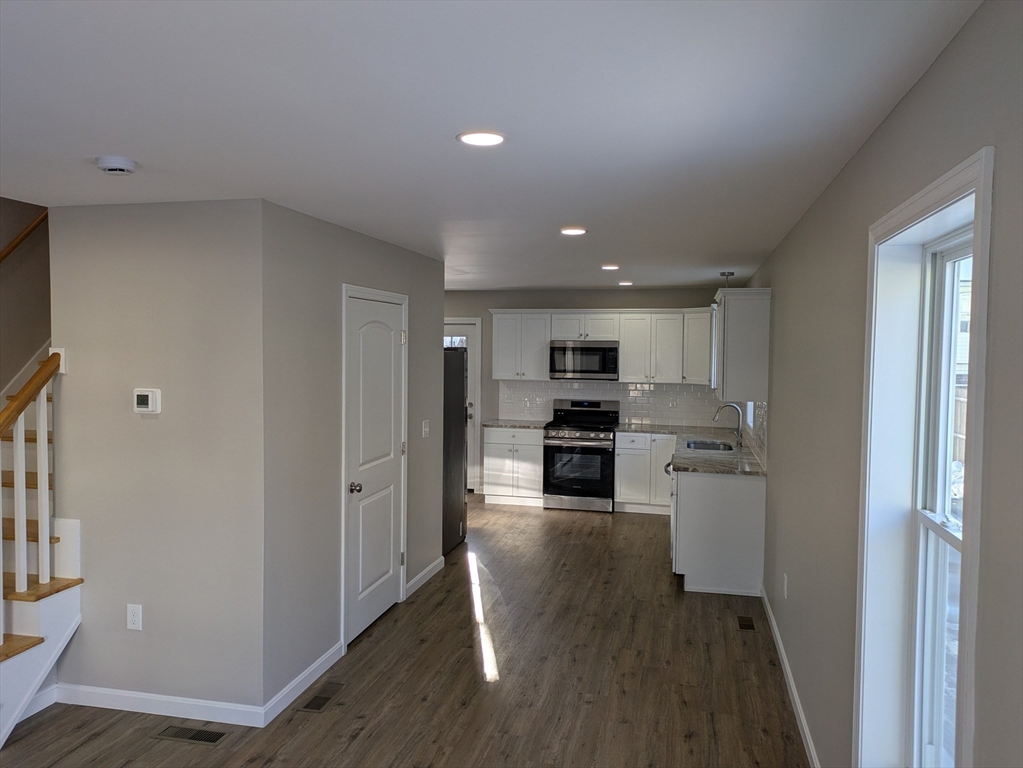 130 Dickinson Street, Unit 130 Springfield, MA 01108 - Photo 4 of 12