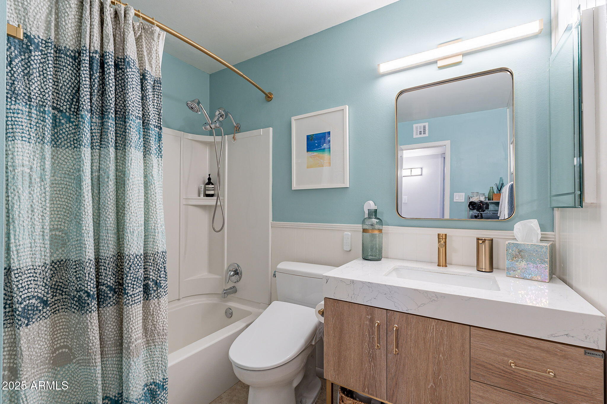 21 West Del Rio Drive Tempe, AZ 85282 - Photo 25 of 33 Guest Bathroom