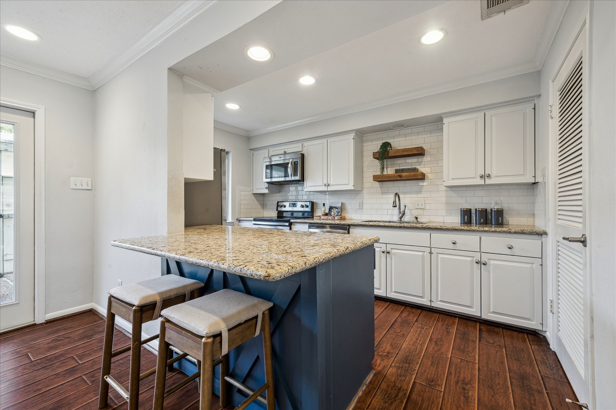 6462 Burgoyne Road Houston, TX 77057 - Photo 2 of 28