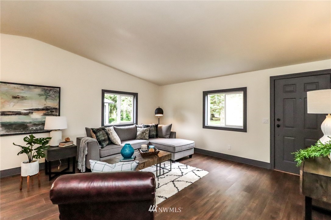 18501 Ivan Street Southwest Rochester, WA 98579 - Photo 6 of 34