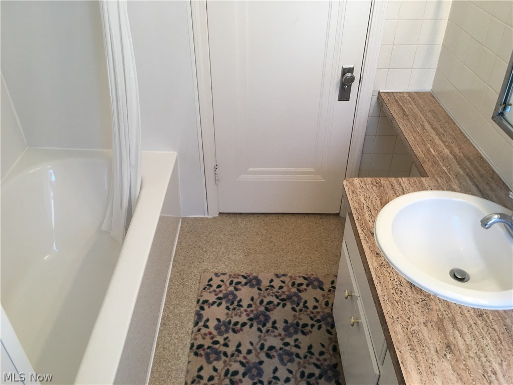 9512 Birchwood Road Cleveland, OH 44125 - Photo 24 of 35