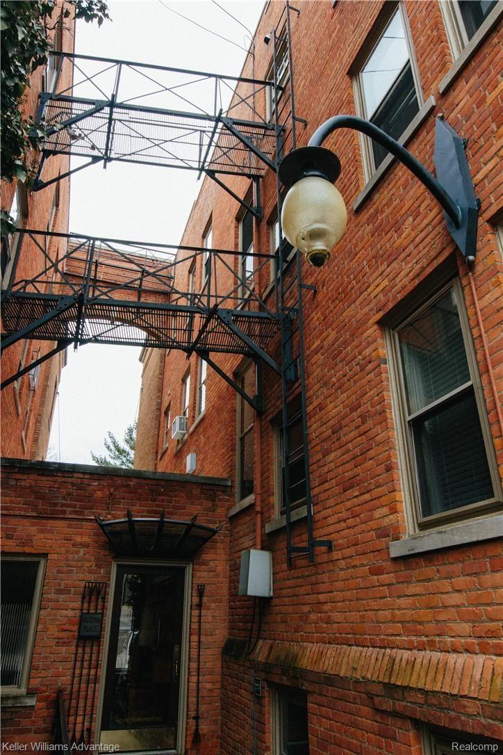 327 Southfield Road Birmingham, MI 48009 - Photo 5 of 18 327 Southfield catwalks.jpg
