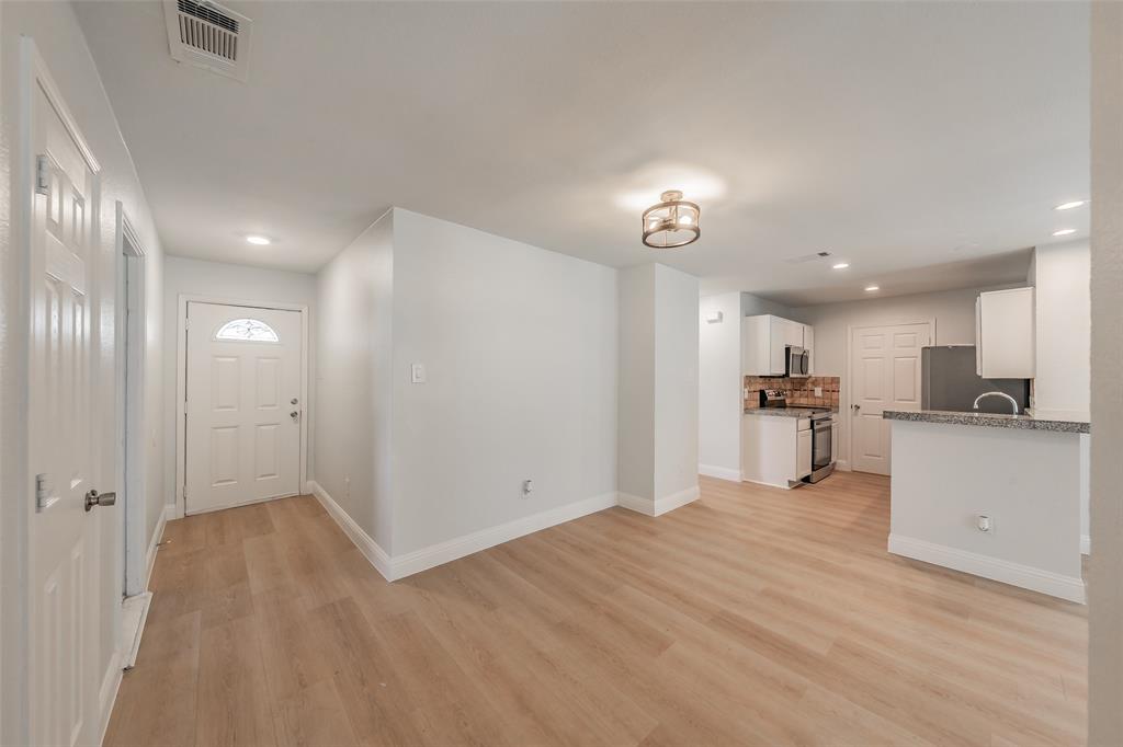 4503 Mexicana Road Dallas, TX 75212 - Photo 10 of 40