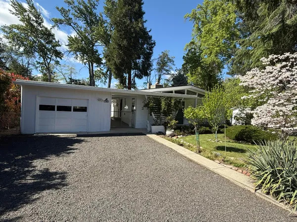 $325,000 | 780 South Shasta Avenue, Eagle Point, OR 97524