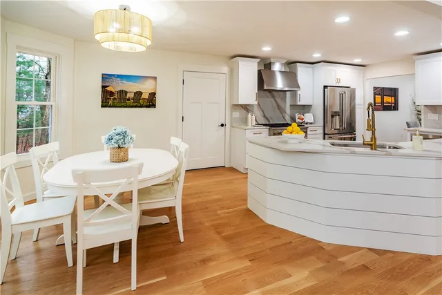 $1,275,000 | 247 Glen Hill Drive, North Kingstown, RI 02874