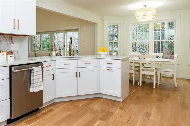 $1,275,000 | 247 Glen Hill Drive, North Kingstown, RI 02874