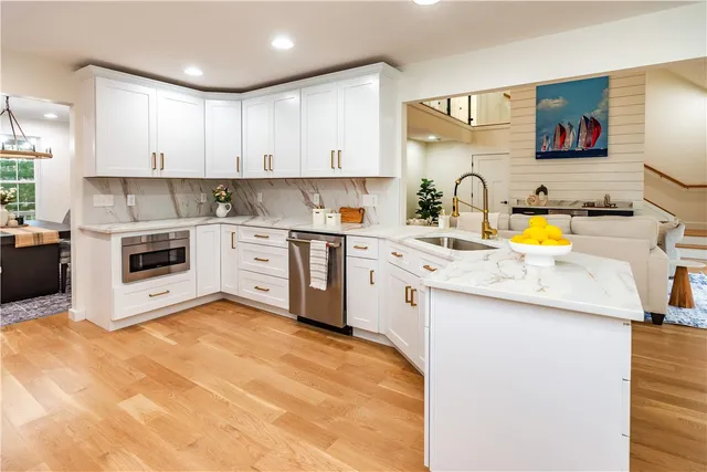 $1,275,000 | 247 Glen Hill Drive, North Kingstown, RI 02874