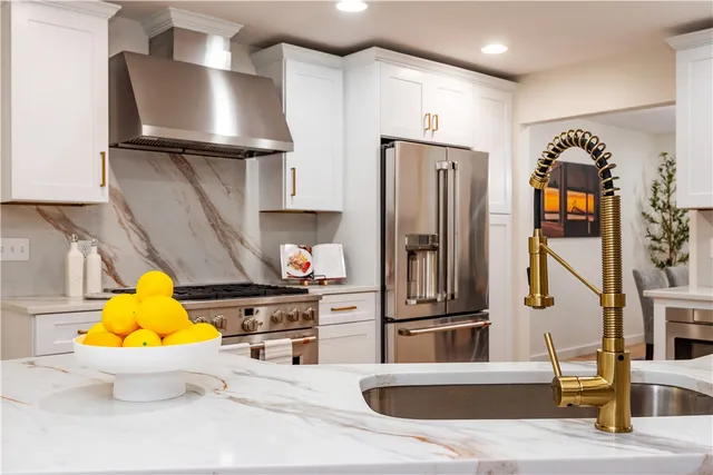 $1,275,000 | 247 Glen Hill Drive, North Kingstown, RI 02874