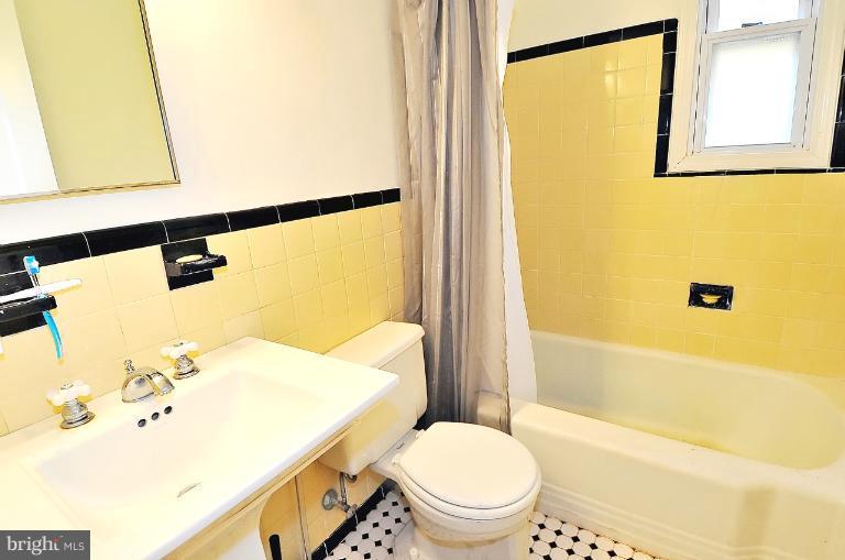 11605 Gail Street Silver Spring, MD 20902 - Photo 3 of 17 Bath (Master)