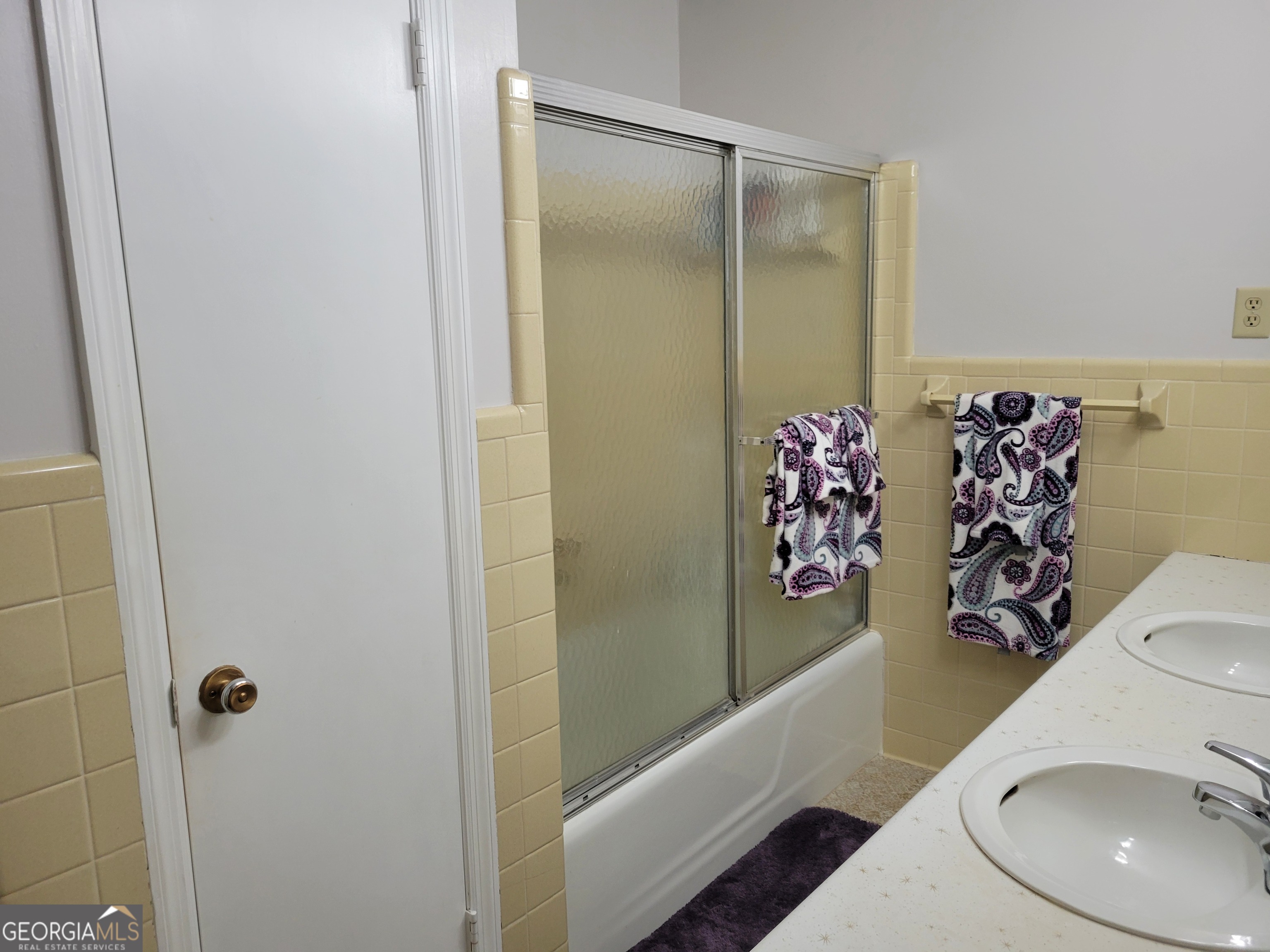 6190 Prestley Mill Road Douglasville, GA 30134 - Photo 7 of 12 a bathroom with a sink and mirror with toilet