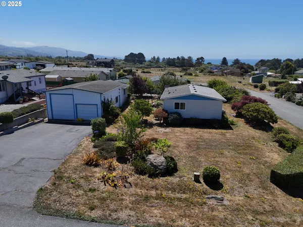 a view of a houses with a yard