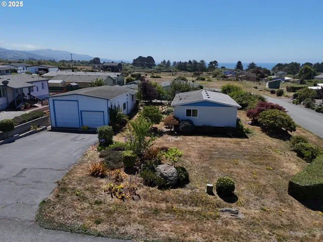 a view of a houses with a yard