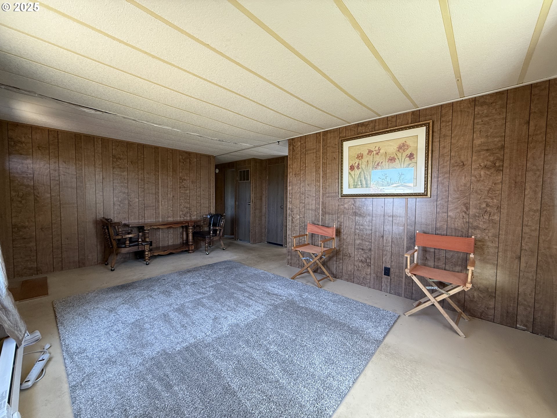 98620 Camellia Drive Brookings, OR 97415 - Photo 7 of 26 a room with furniture