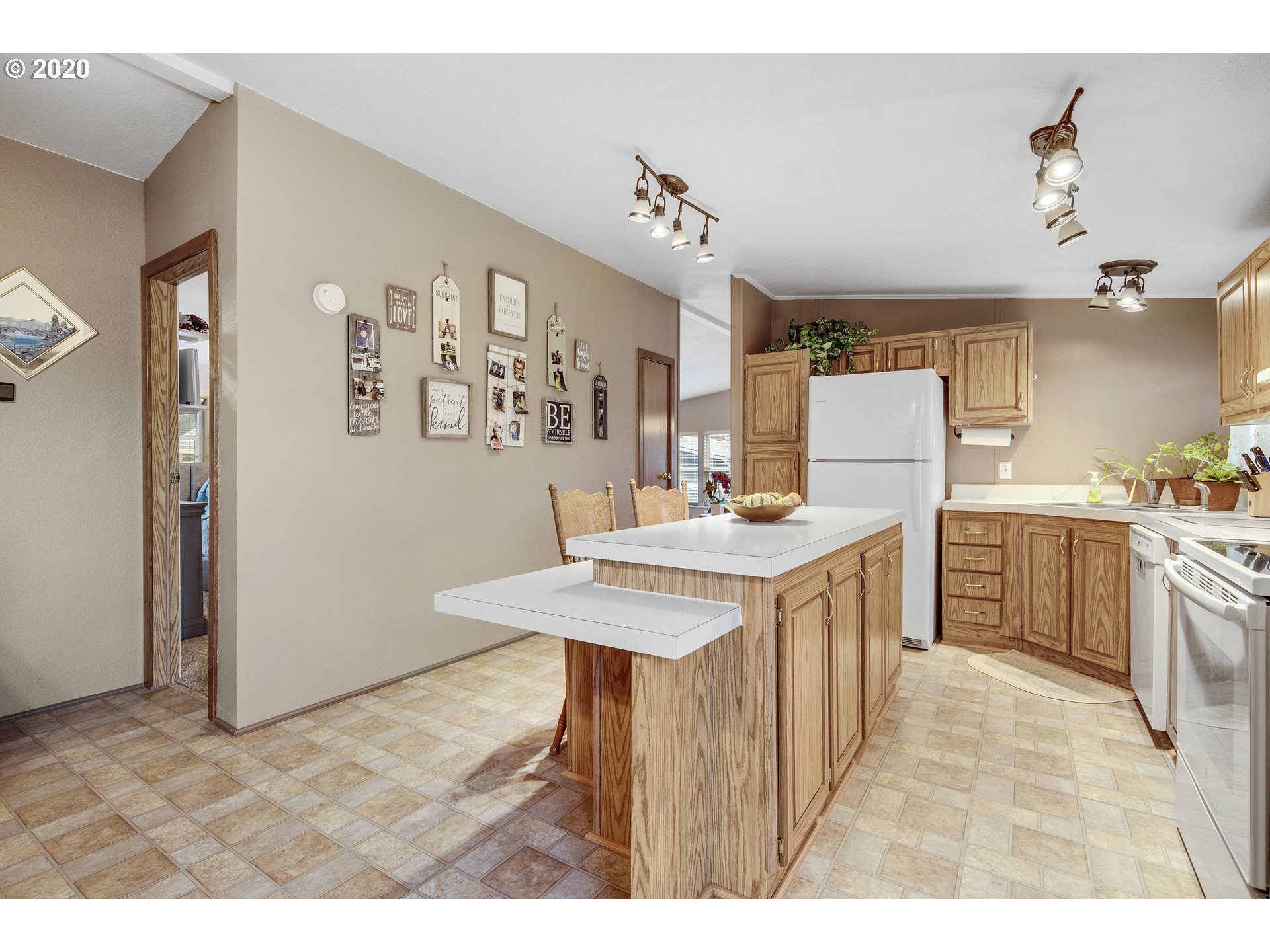 1500 South Sandoz Road, Unit 33 Newberg, OR 97132 - Photo 9 of 29 a kitchen that has a sink and a refrigerator