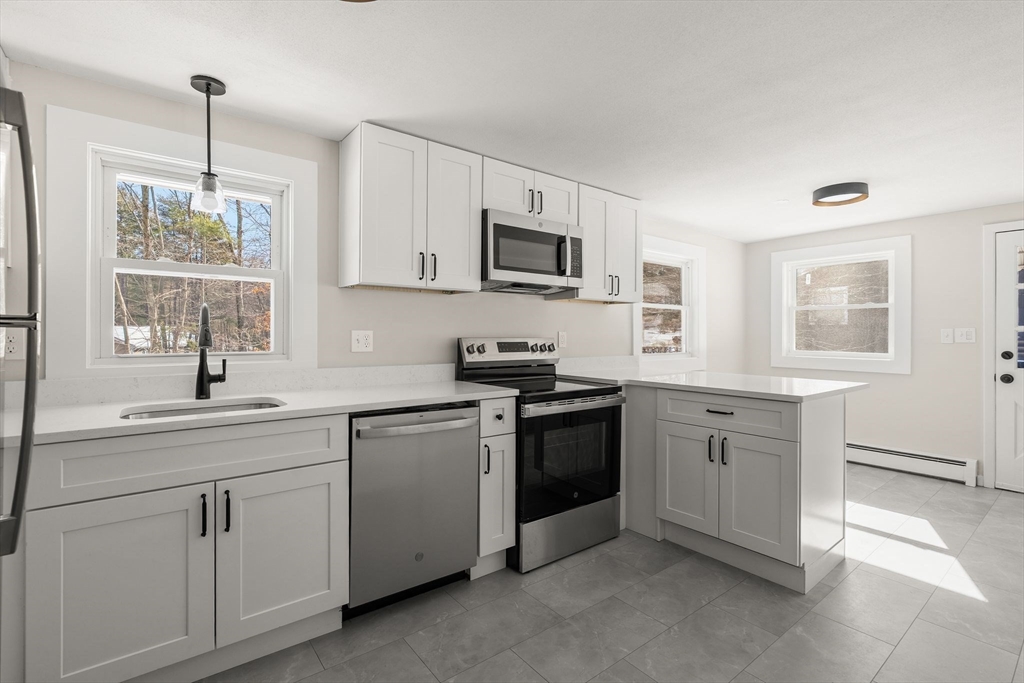 41 Scadding Street Taunton, MA 02780 - Photo 12 of 29