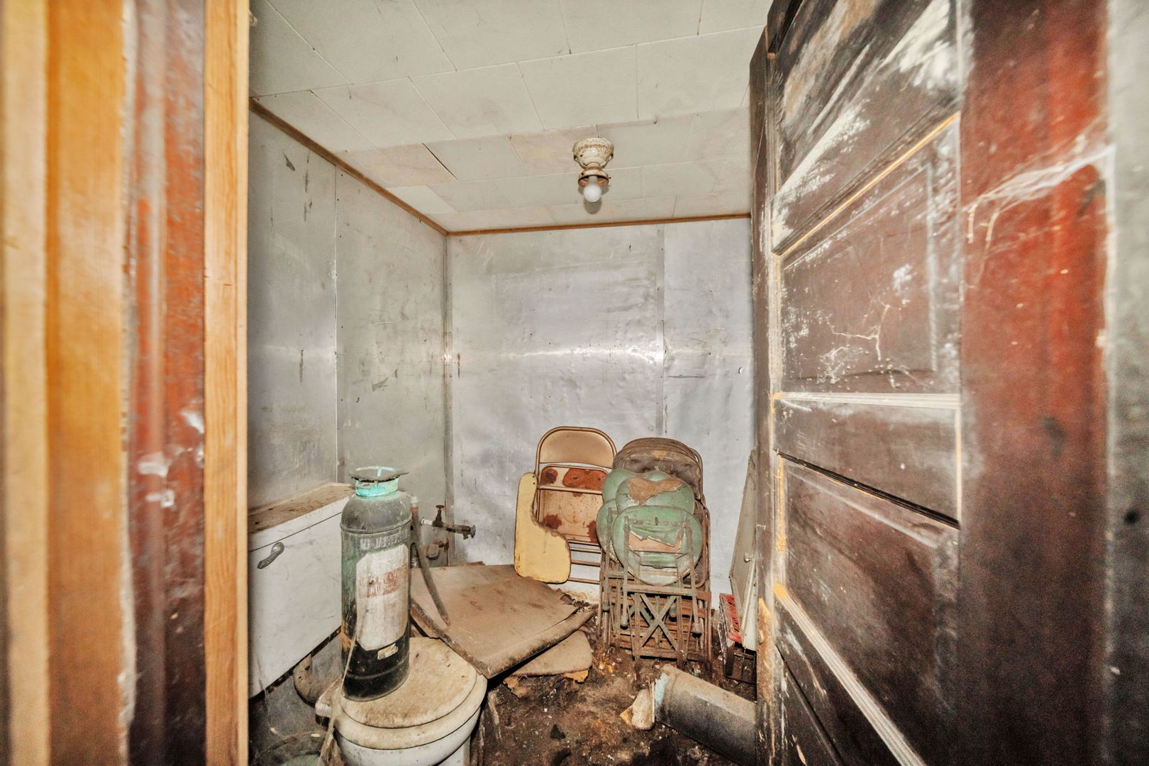 2236 West 19th Street Chicago, IL 60608 - Photo 8 of 40 a bathroom with a sink and a mirror
