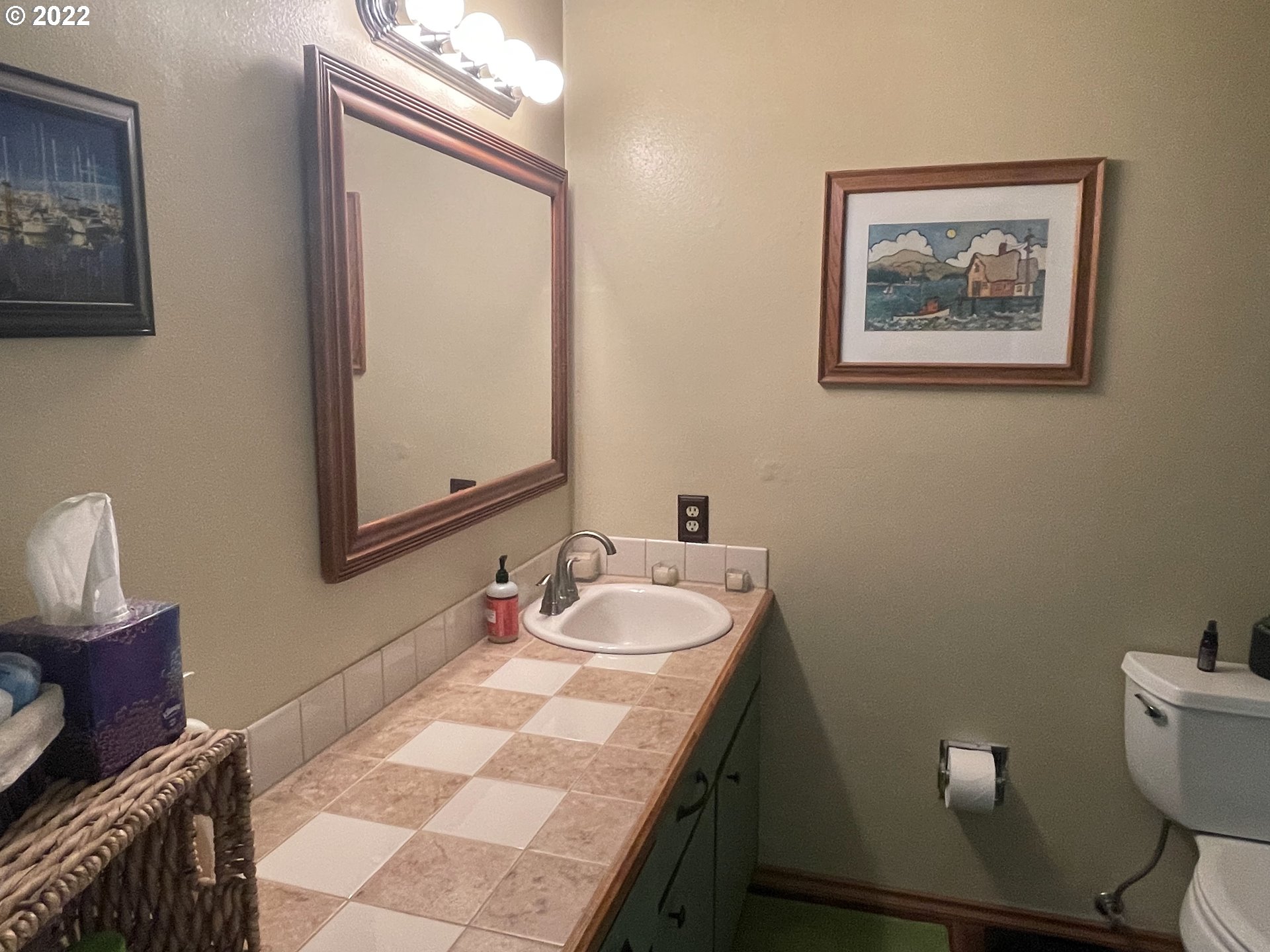 541 Hamilton Street Springfield, OR 97477 - Photo 2 of 15 a bathroom with a double vanity sink and a mirror