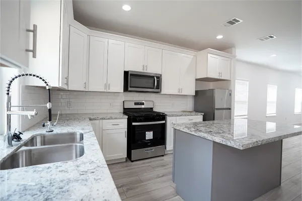 $1,850 | 7914 Laura Koppe Road, Unit B, Houston, TX 77028