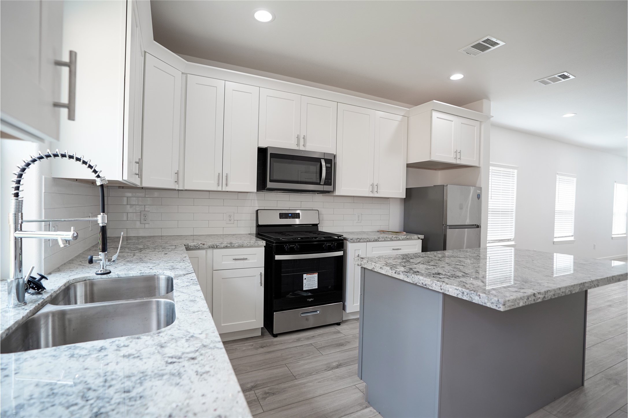 7914 Laura Koppe Road, Unit B Houston, TX 77028 - Photo 4 of 14