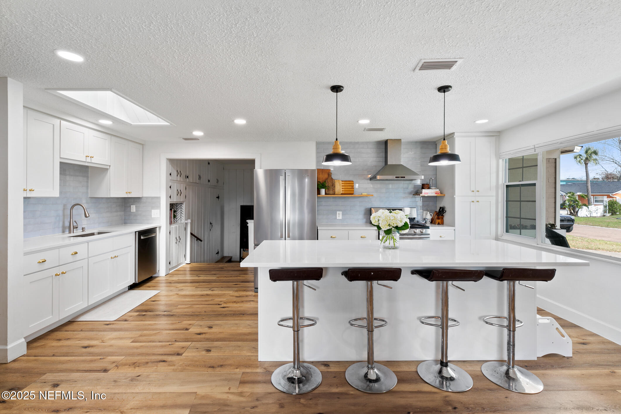 452 Sargo Road Atlantic Beach, FL 32233 - Photo 16 of 74 Kitchen with large island