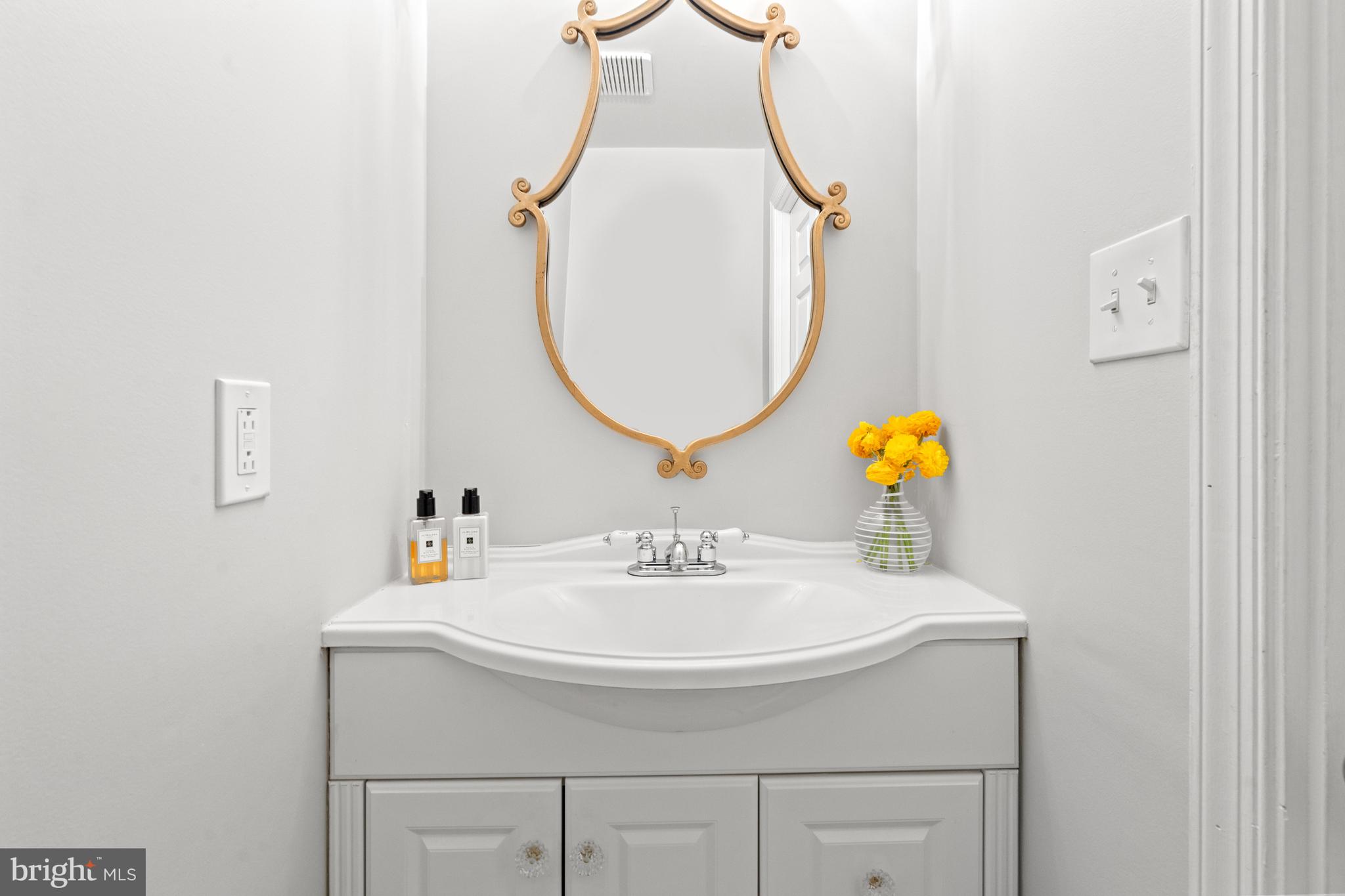6691 Fairfax Road, Unit 80 Chevy Chase, MD 20815 - Photo 15 of 22 Secondary En-suite Bath