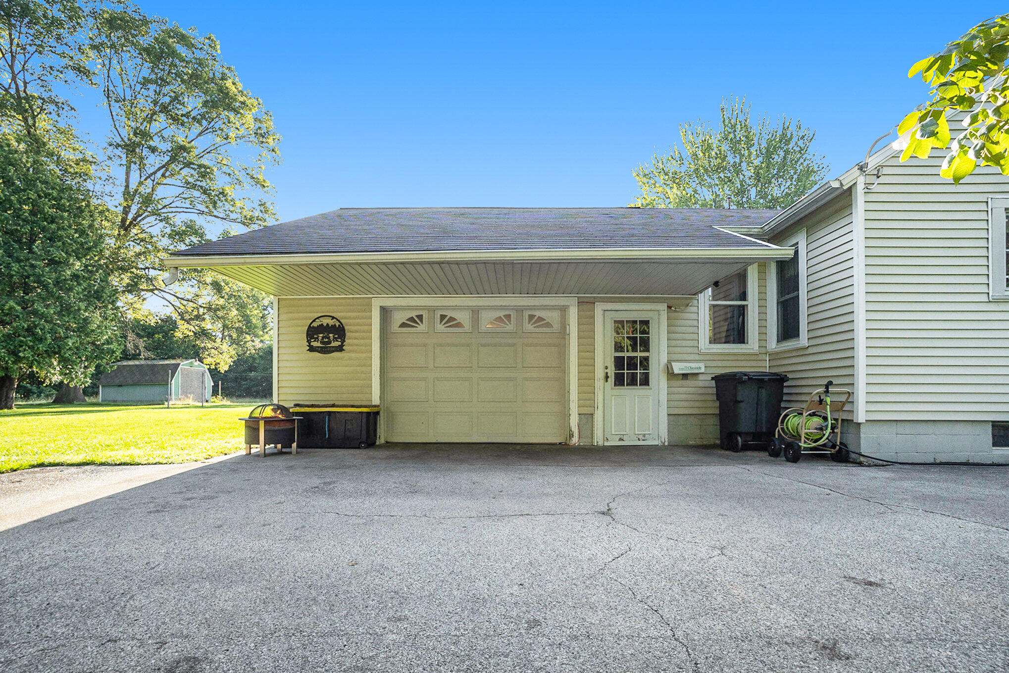 1668 Fenner Road Muskegon, MI 49445 - Photo 4 of 16 015__42a2074_599