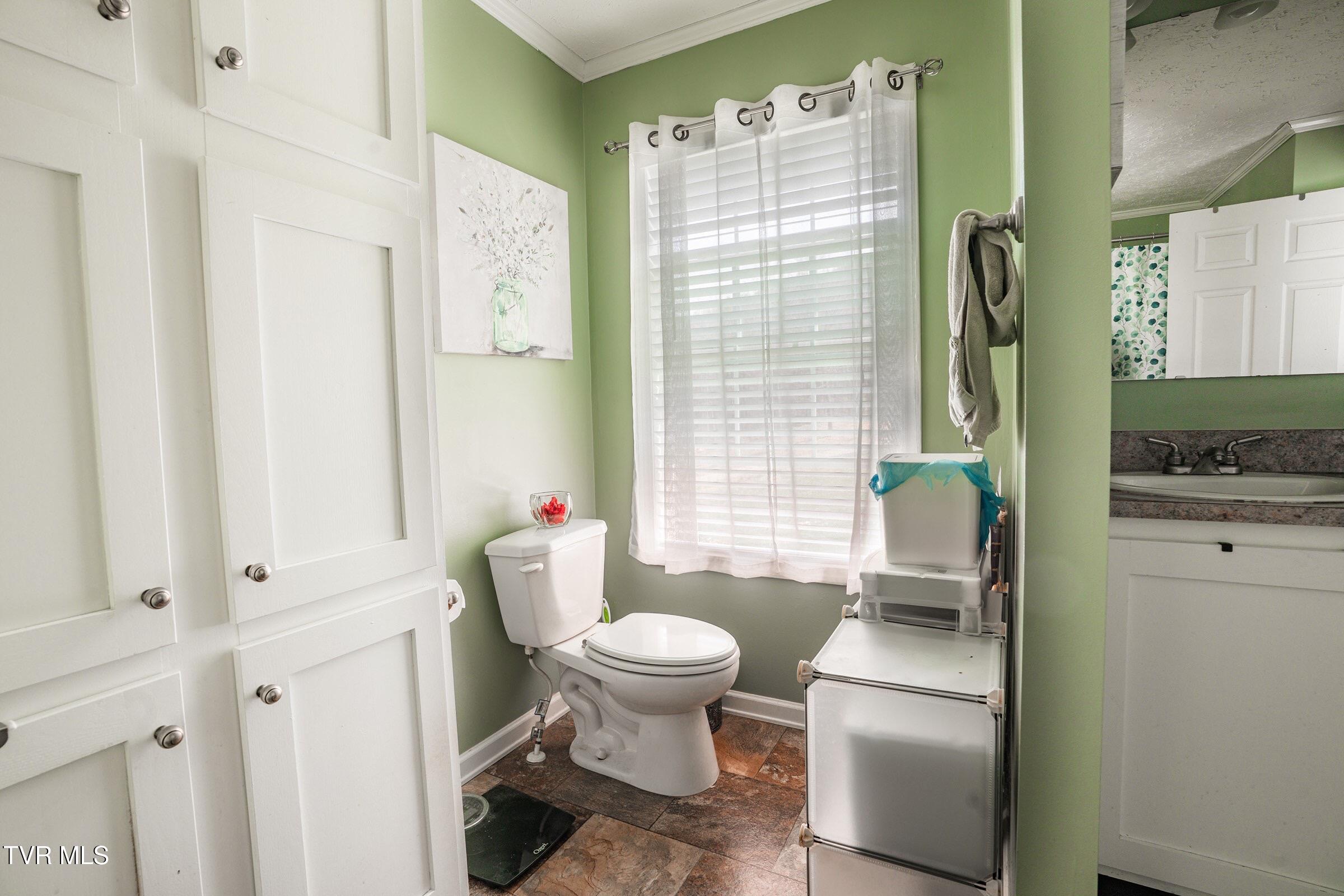 1144 Myrtle Drive Butler, TN 37640 - Photo 14 of 36 Green Bathroom-compressed