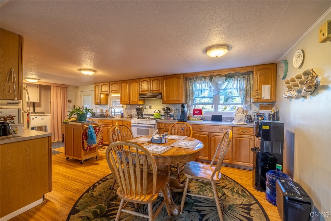 470 Chatfield Road Elbridge, NY 13060 - Photo 9 of 32 Expansive kitchen and dining area.