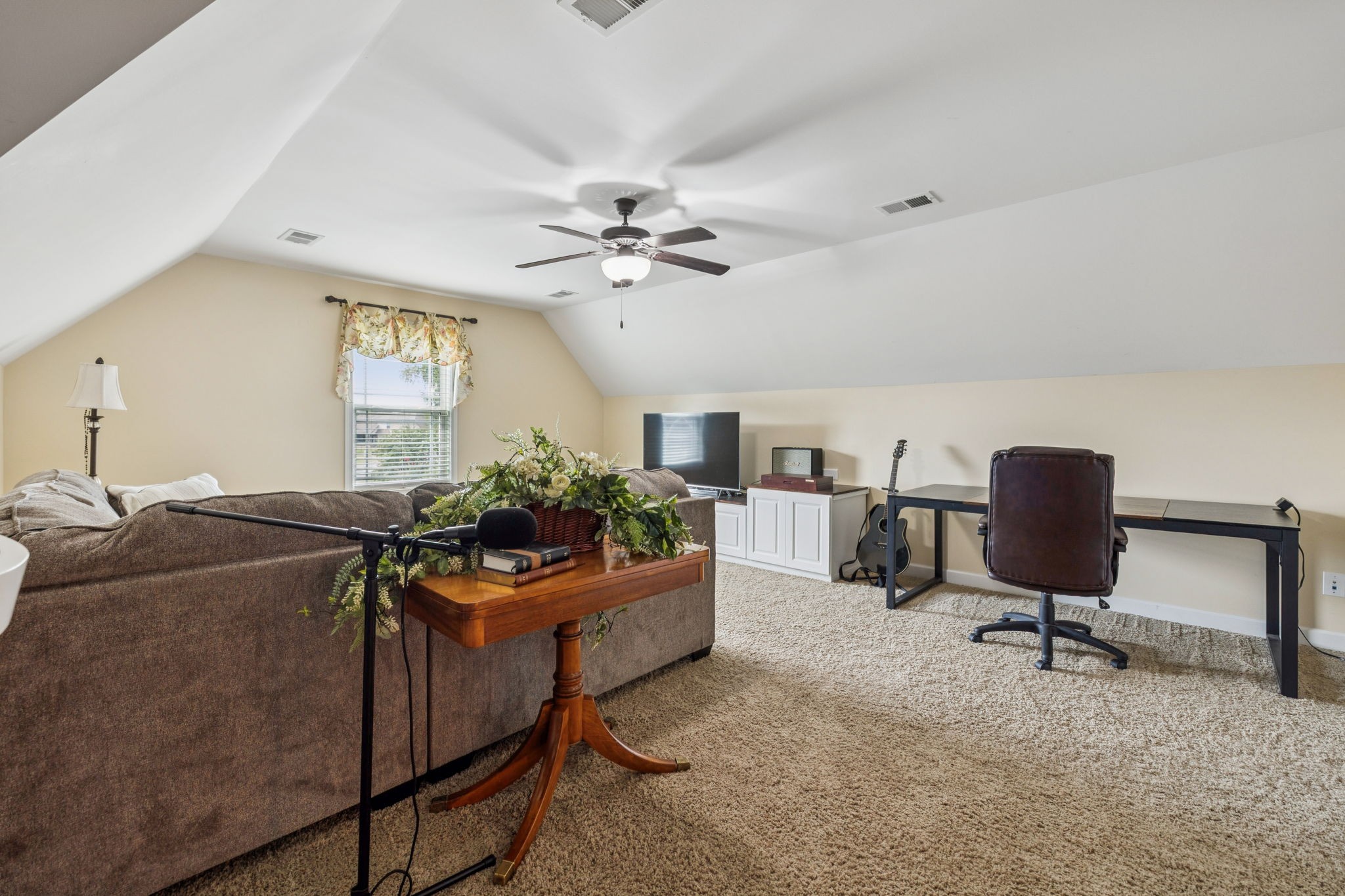 323 Amazonway Ridge Murfreesboro, TN 37130 - Photo 30 of 41 a living room with furniture and a window