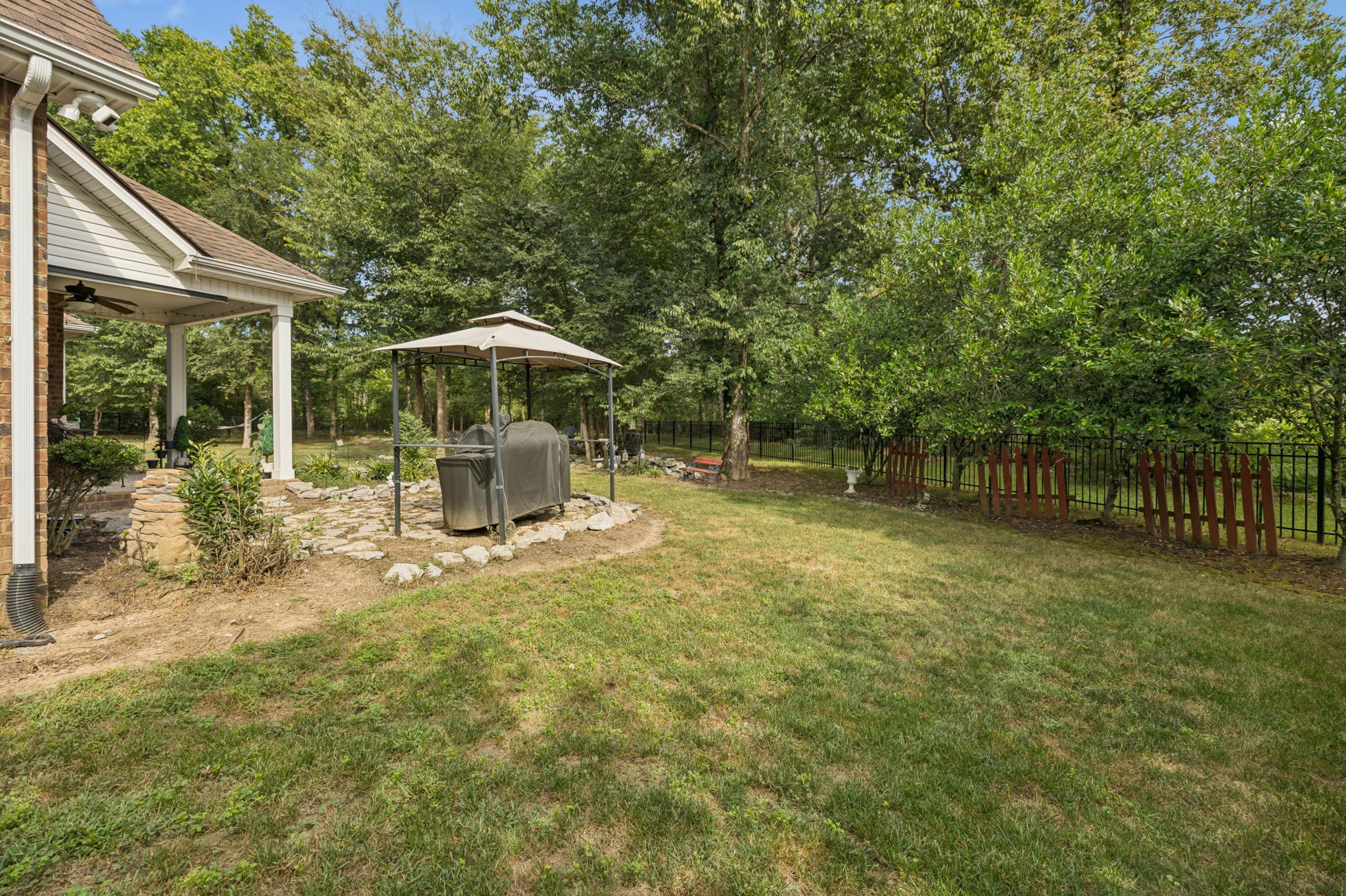 323 Amazonway Ridge Murfreesboro, TN 37130 - Photo 36 of 41 a backyard of a house with table and chairs