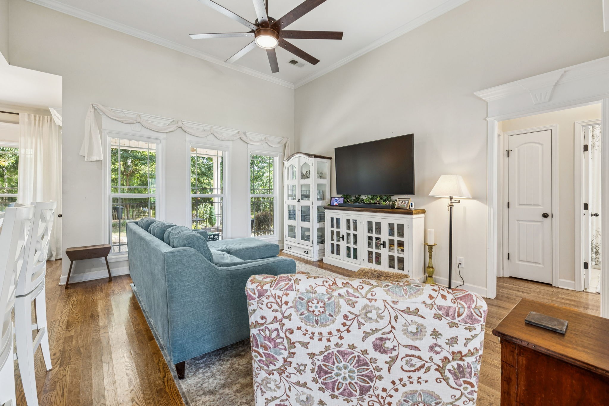 323 Amazonway Ridge Murfreesboro, TN 37130 - Photo 7 of 41 a living room with furniture and a flat screen tv