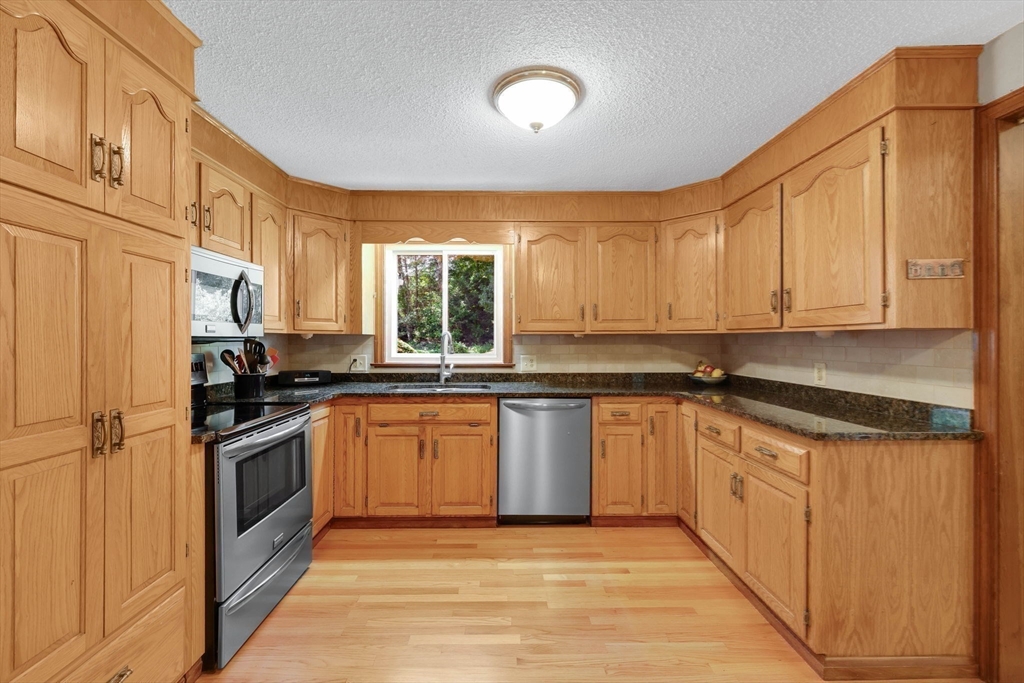 169 Chilson Road West Springfield, MA 01089 - Photo 11 of 42