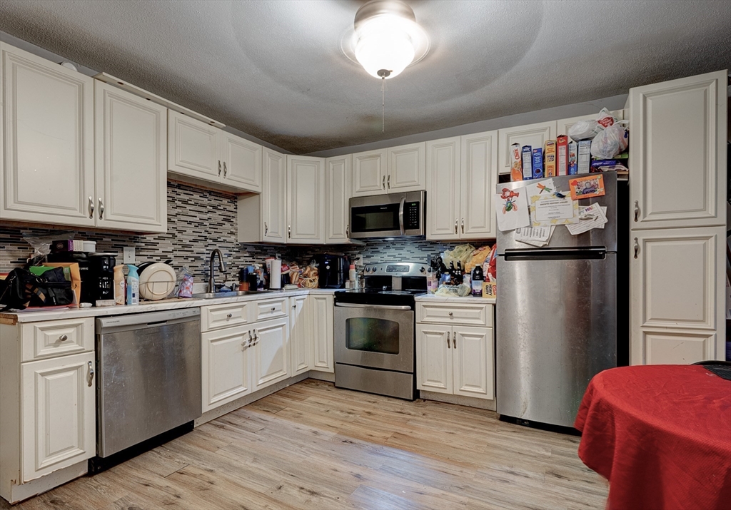 51 View Street Holyoke, MA 01040 - Photo 16 of 27 Gallery Image 16