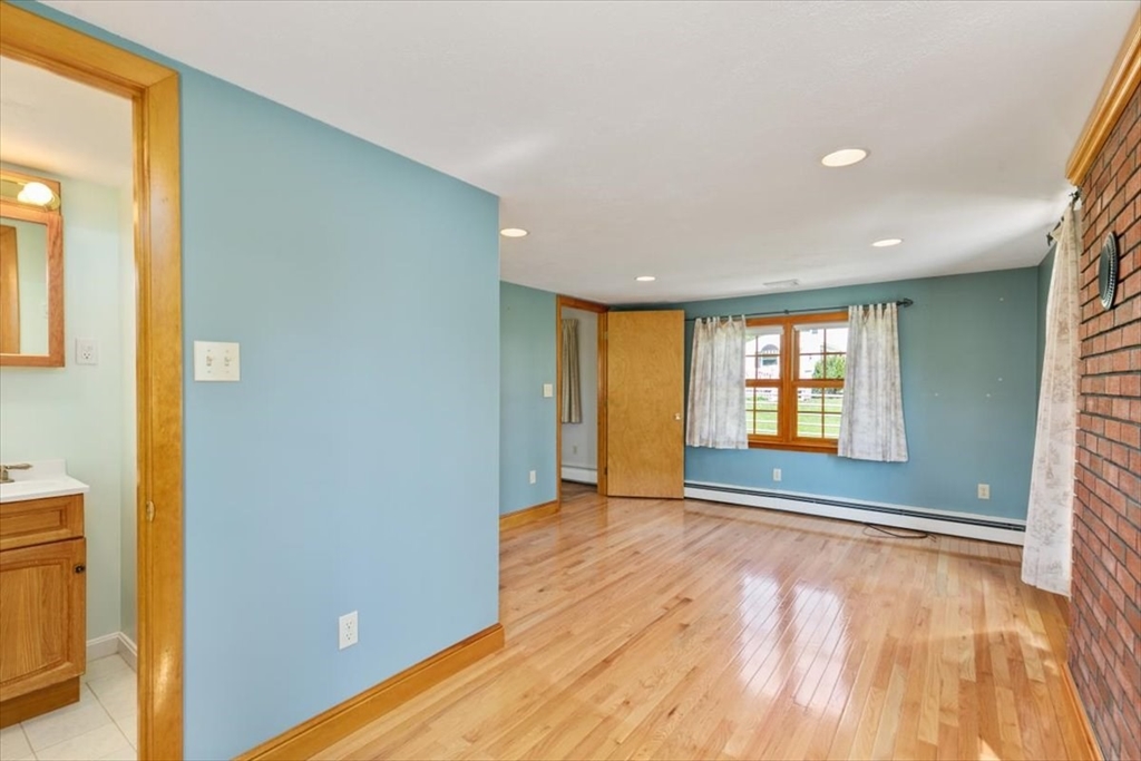 43 Old Rockingham Road Salem, NH 03079 - Photo 13 of 30 Gallery Image 13