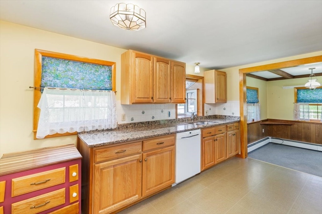 43 Old Rockingham Road Salem, NH 03079 - Photo 7 of 30 Gallery Image 7
