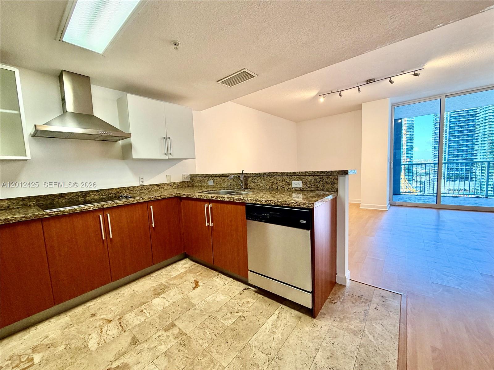 170 Southeast 14th Street, Unit 2906 Miami, FL 33131 - Photo 2 of 33