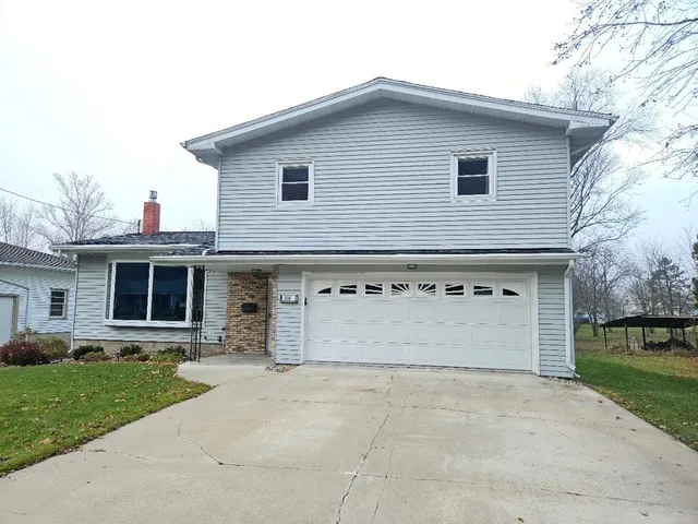 $325,000 | 202 Wisconsin Street, Wonewoc, WI 53968