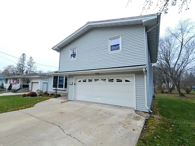 $325,000 | 202 Wisconsin Street, Wonewoc, WI 53968